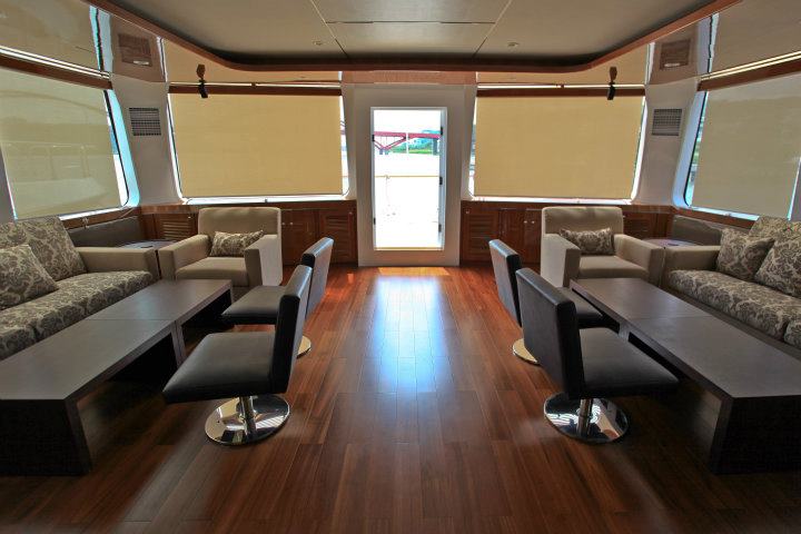 豪華遊艇．紐約設計風格,高貴舒適,寬敞挑高內包廂(派對專屬)